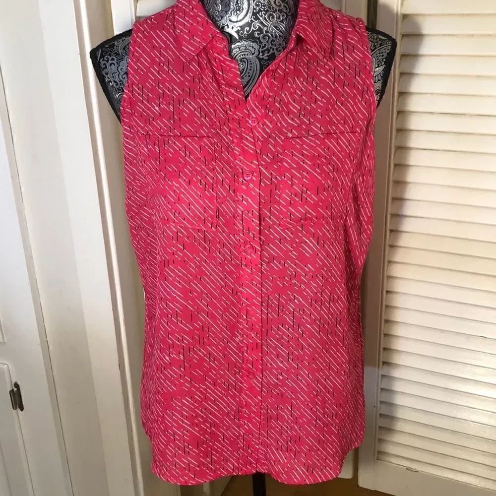 NWT Apt 9 Pink Rain Blouse with Perfectly Positioned Pockets. Xtra Button. PS.